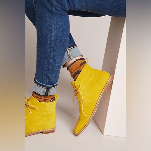 Bill Blass Maggie Desert Suede Boots NIB - Picture 2 of 9